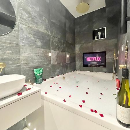 Cloud9 Guest House - By Coastline Retreats - 2 Bedroom Self Contained Garden Flat - Luxury Bath, Netflix, Superfast Wifi, Parking Included Bournemouth Esterno foto