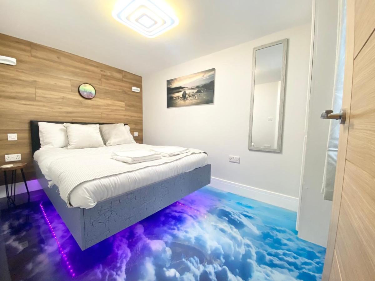 Cloud9 Guest House - By Coastline Retreats - 2 Bedroom Self Contained Garden Flat - Luxury Bath, Netflix, Superfast Wifi, Parking Included Bournemouth Esterno foto