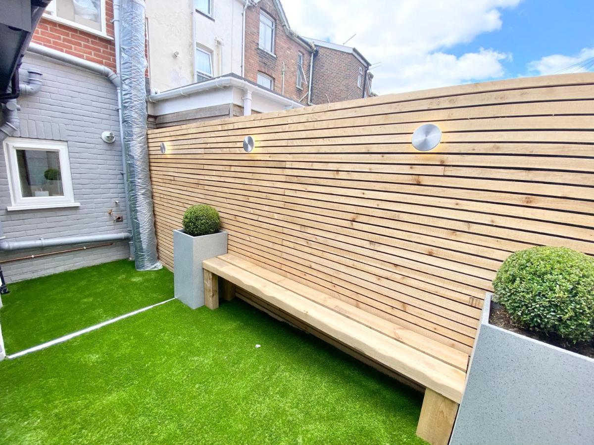 Cloud9 Guest House - By Coastline Retreats - 2 Bedroom Self Contained Garden Flat - Luxury Bath, Netflix, Superfast Wifi, Parking Included Bournemouth Esterno foto