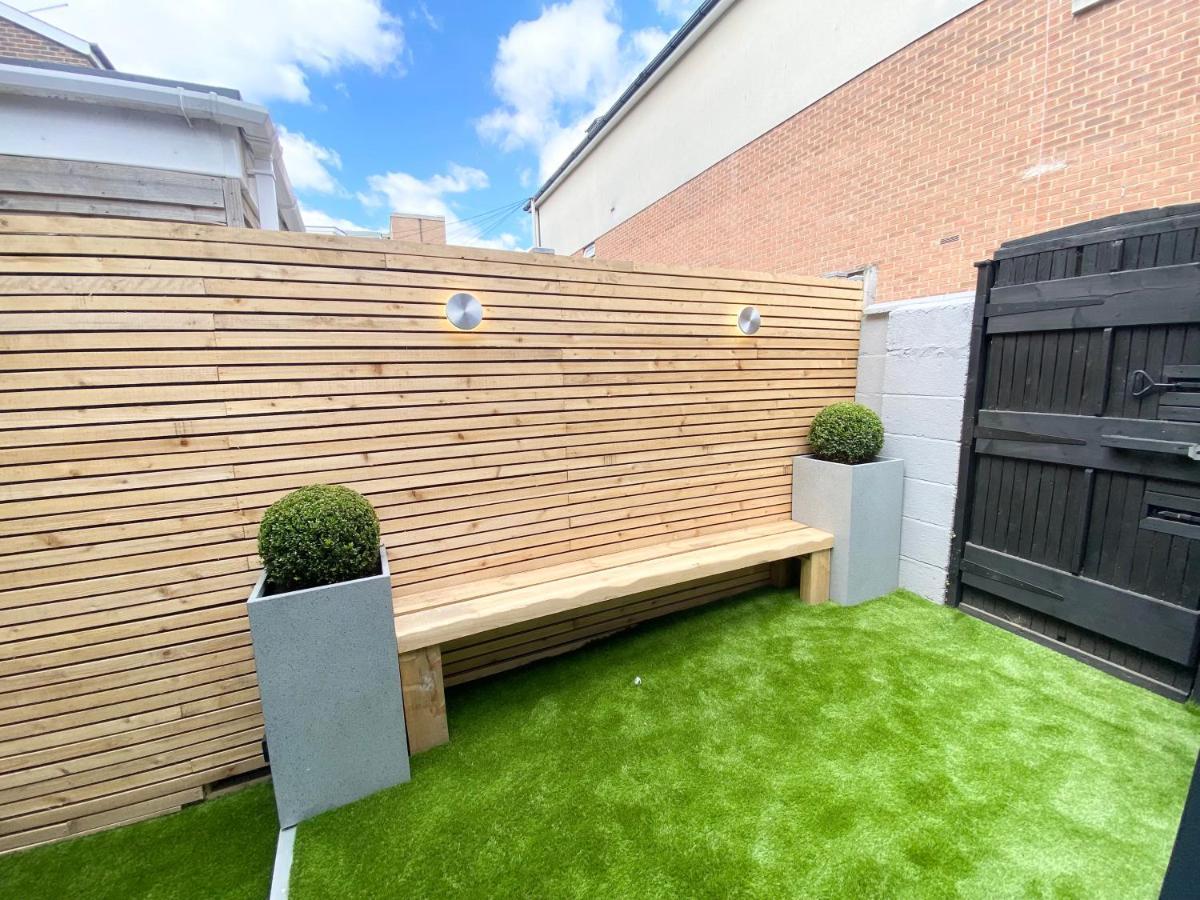 Cloud9 Guest House - By Coastline Retreats - 2 Bedroom Self Contained Garden Flat - Luxury Bath, Netflix, Superfast Wifi, Parking Included Bournemouth Esterno foto